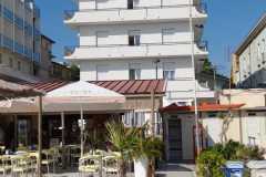 Hotel Lungomare visto dalla spiaggia